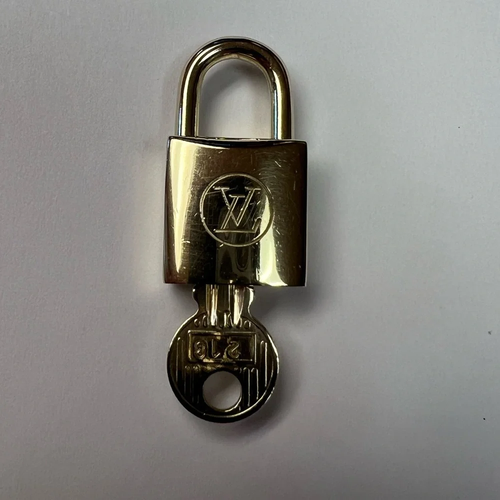 Louis Vuitton lock and key # 218‎ rare 200 series